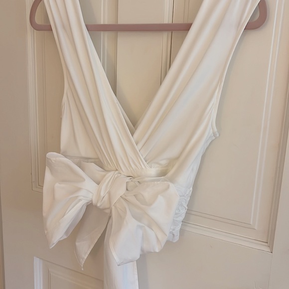 Vneck sleeveless wrap tie blouse. - Picture 6 of 7